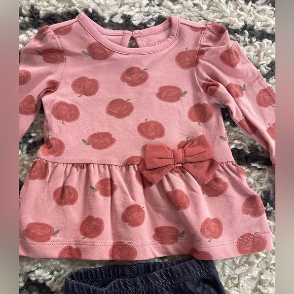 Carter’s 2 piece outfit set - Picture 5 of 5